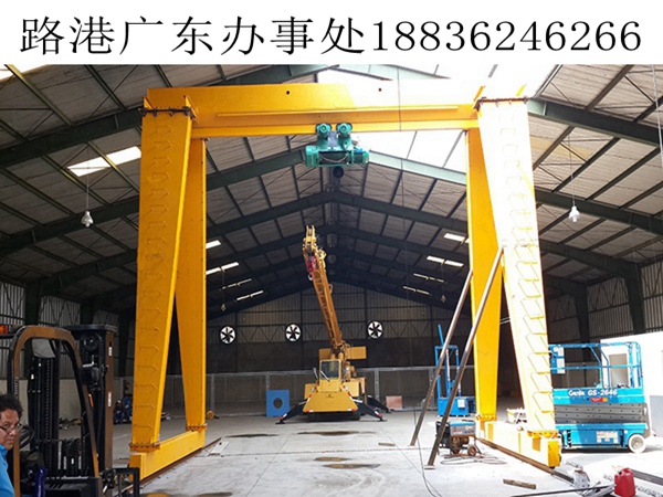 室內(nèi)用全包箱小型龍門吊